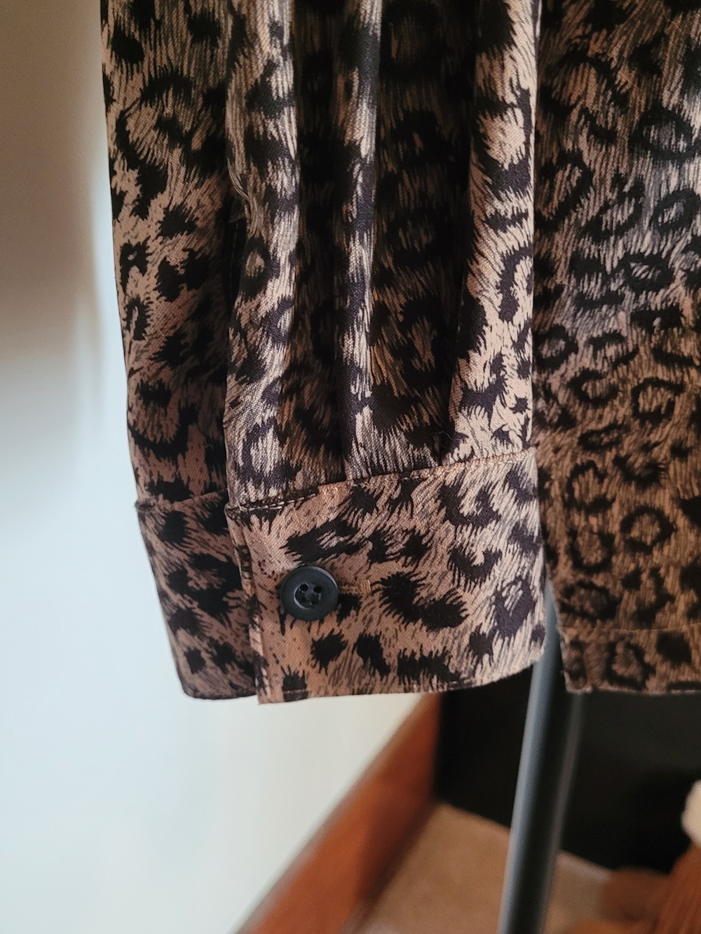 Notations Taupe and Black Leopard Print Button-Down Shirt Size L - Picture 4 of 10